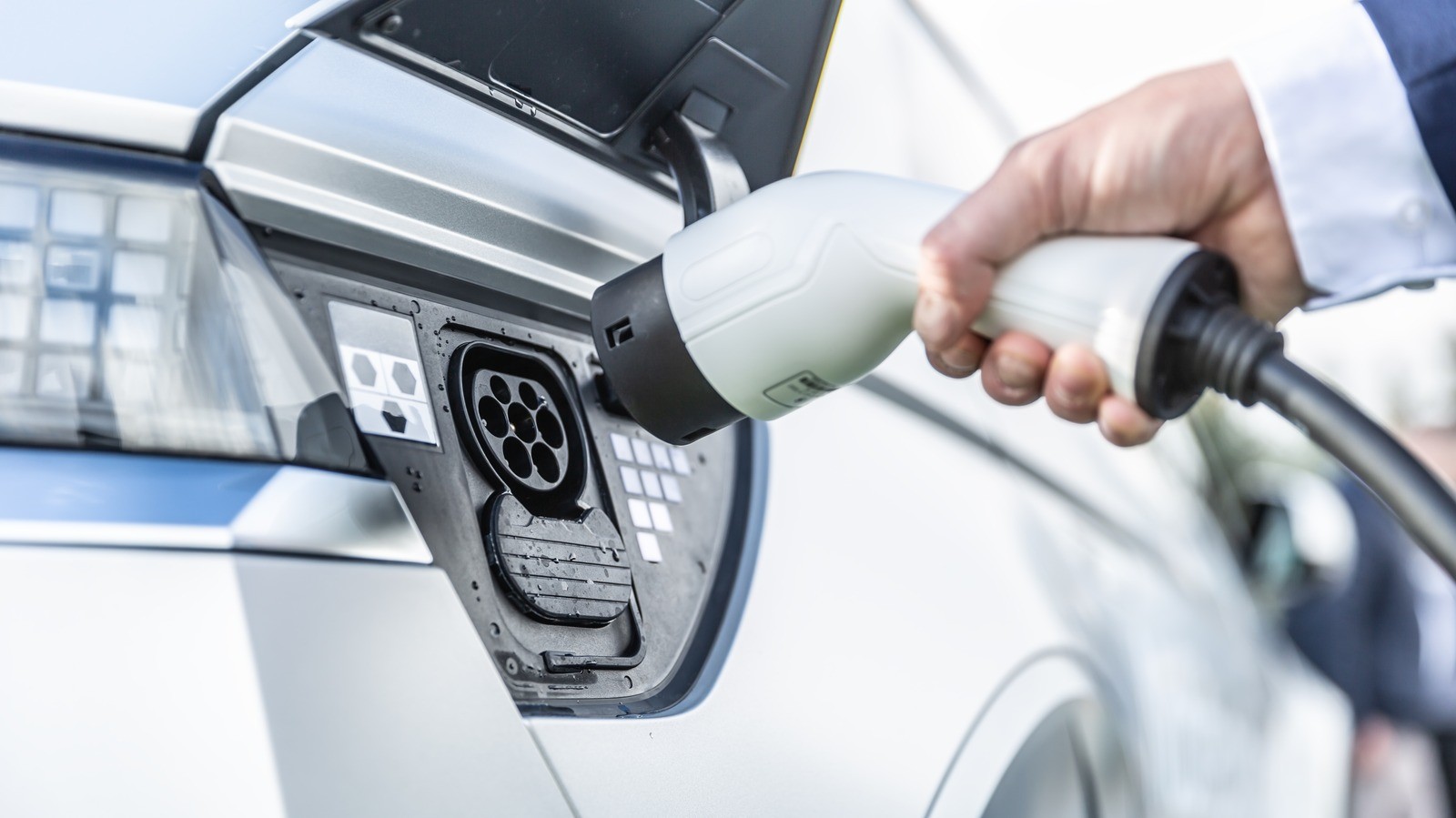 汽車充電樁加盟市場機遇與挑戰(zhàn)應(yīng)對策略